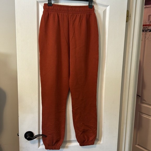 We wore what joggers - Picture 6 of 12